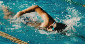 Intervaltræning Svømning Høj intensitet Lav intensitet Kondition Hastighed Udholdenhed Aerob træning Anaerob træning Opvarmning bedste måder at lave intervaltræning som fremmer præstationerne i vandet