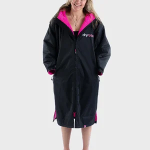 dryrobeÂ® Advance Short Sleeve V3 - Sort/Lyserød